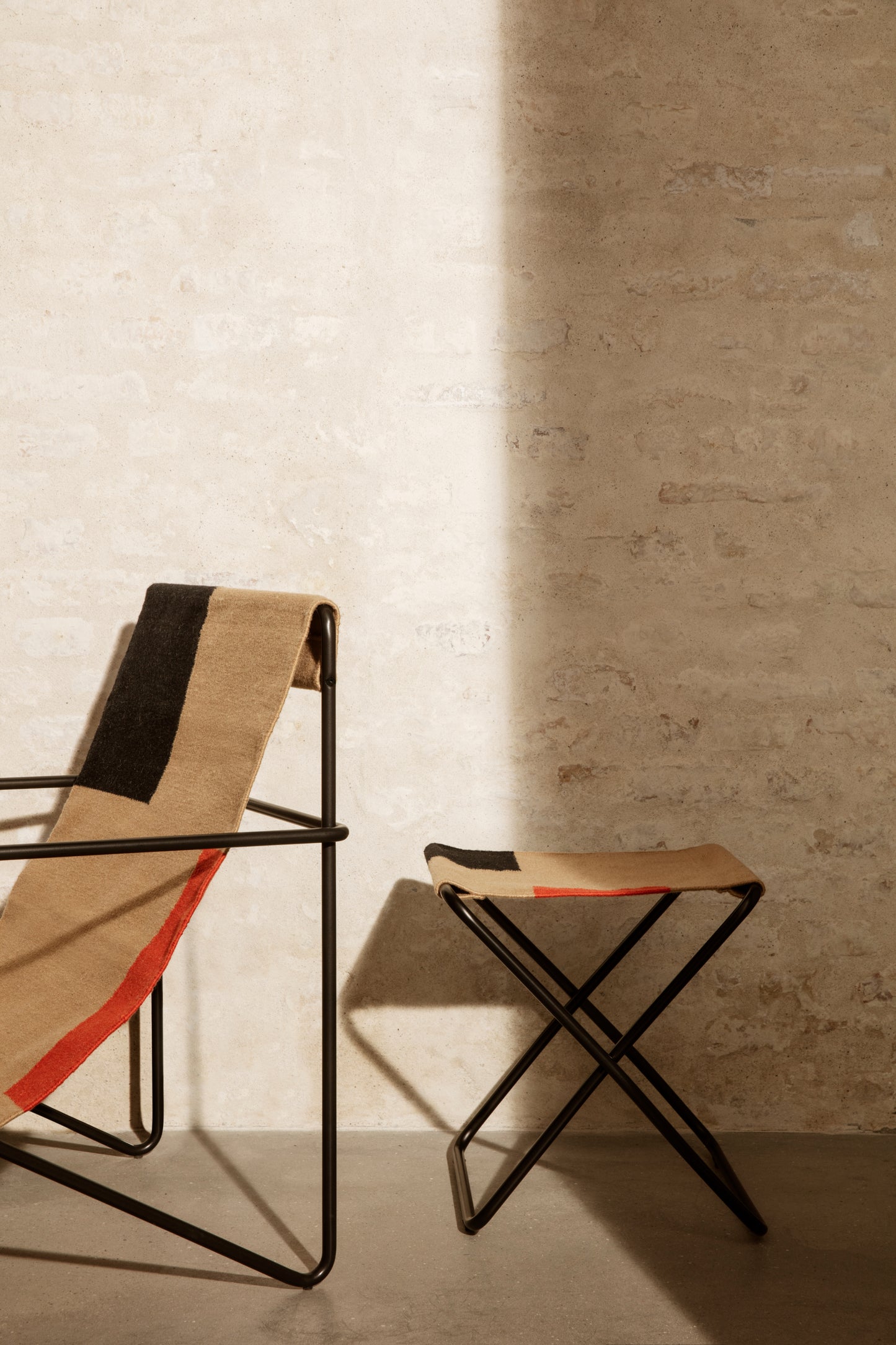 Ferm Living Desert lepotuoli musta/block