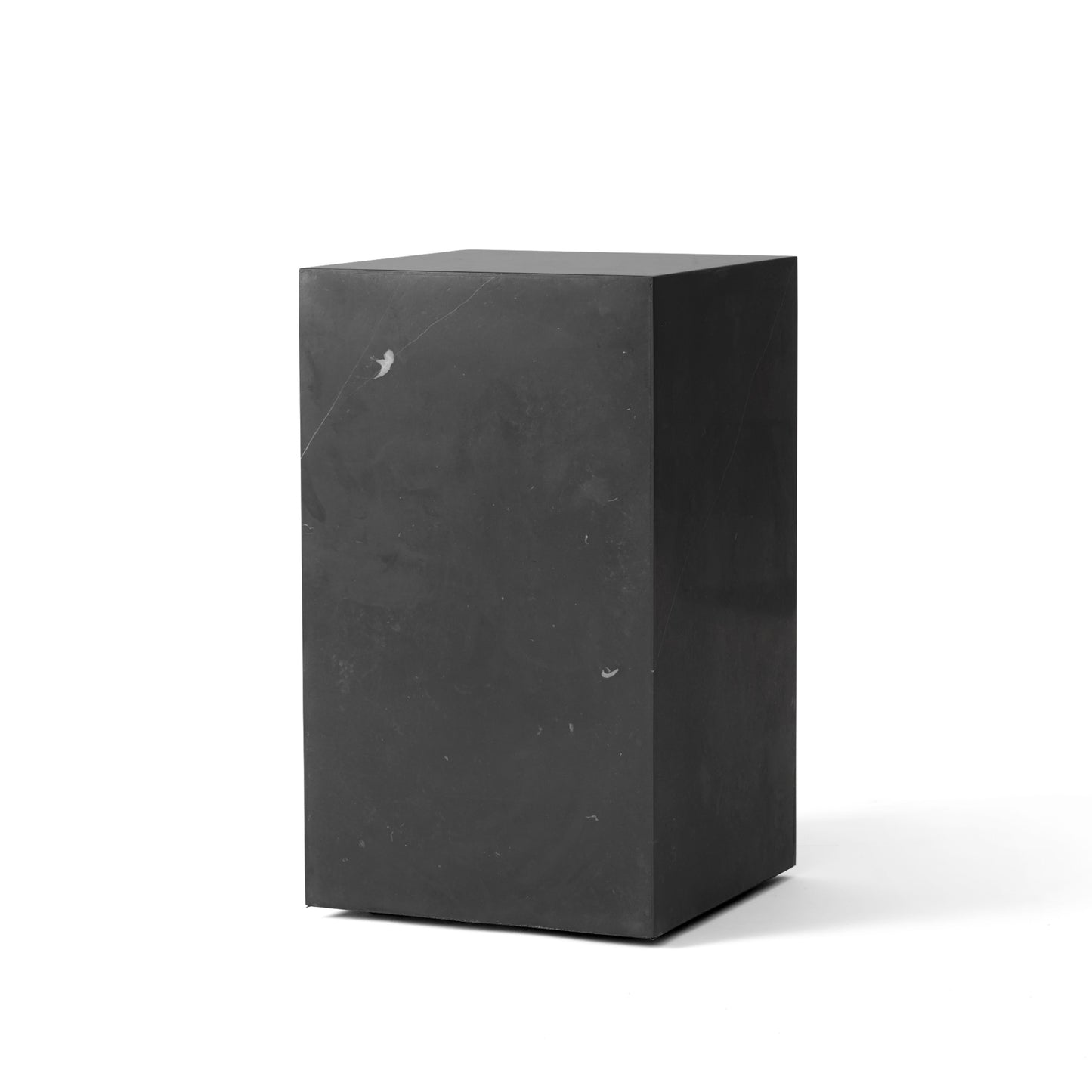 Menu Plinth korkea sivupöytä Marquina marmori