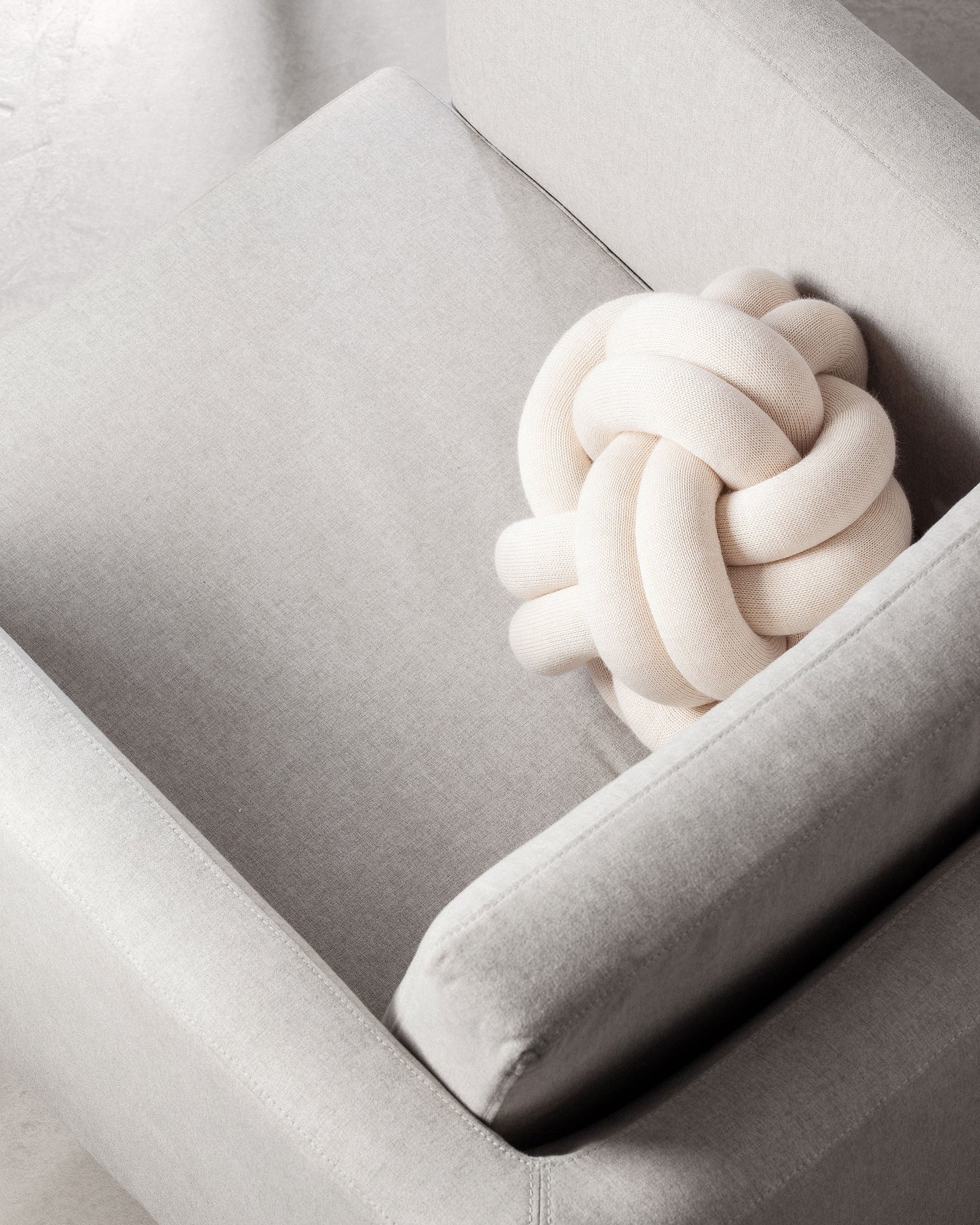 Design House Stockholm Knot tyyny kermanvalkoinen