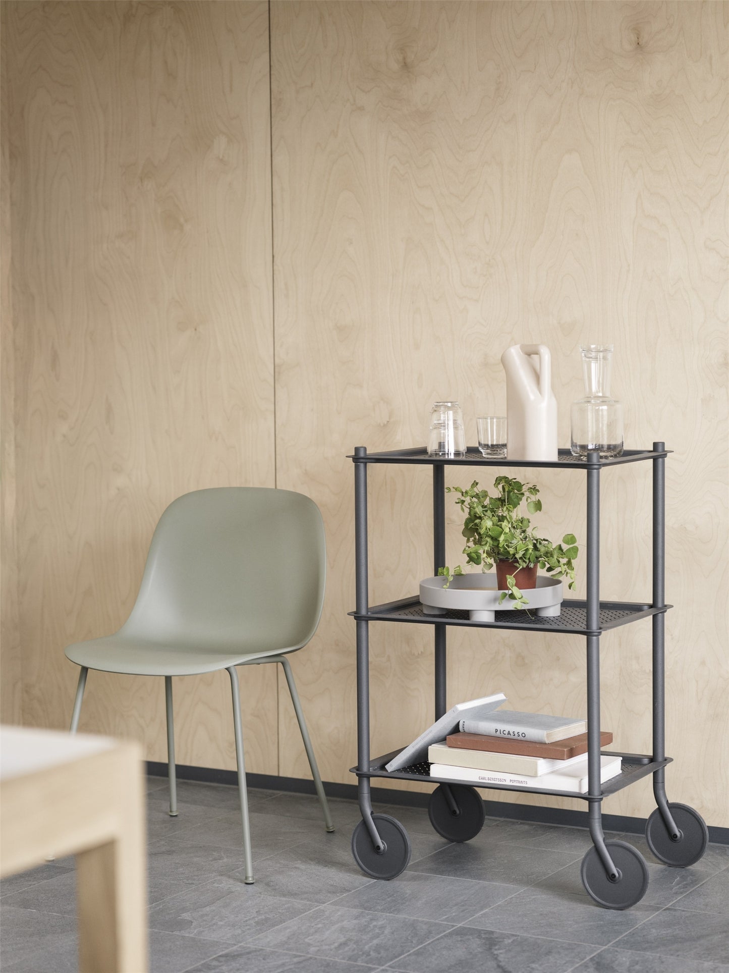 Muuto Flow iso tarjoiluvaunu siniharmaa