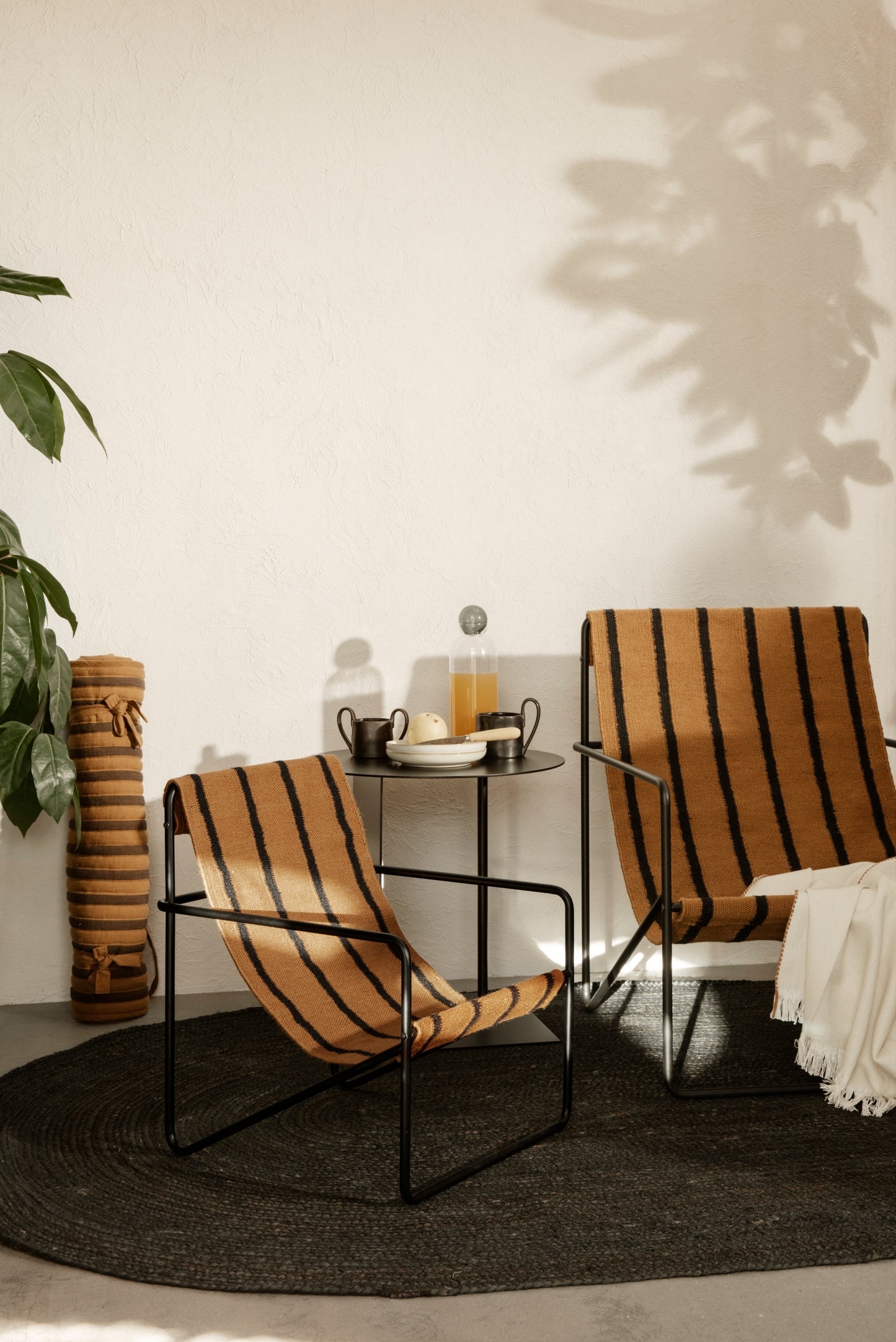 Ferm Living Eternal Oval juuttimatto 140x200 musta