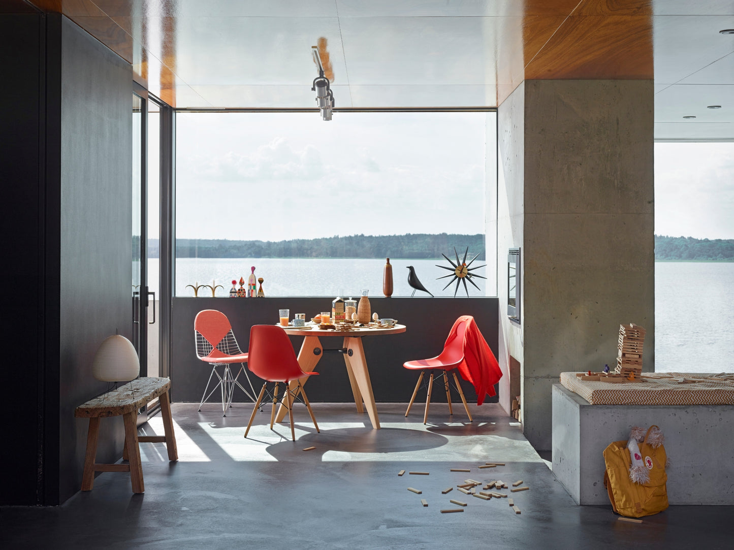 Vitra Guéridon pöytä Ø105 öljytty pähkinä