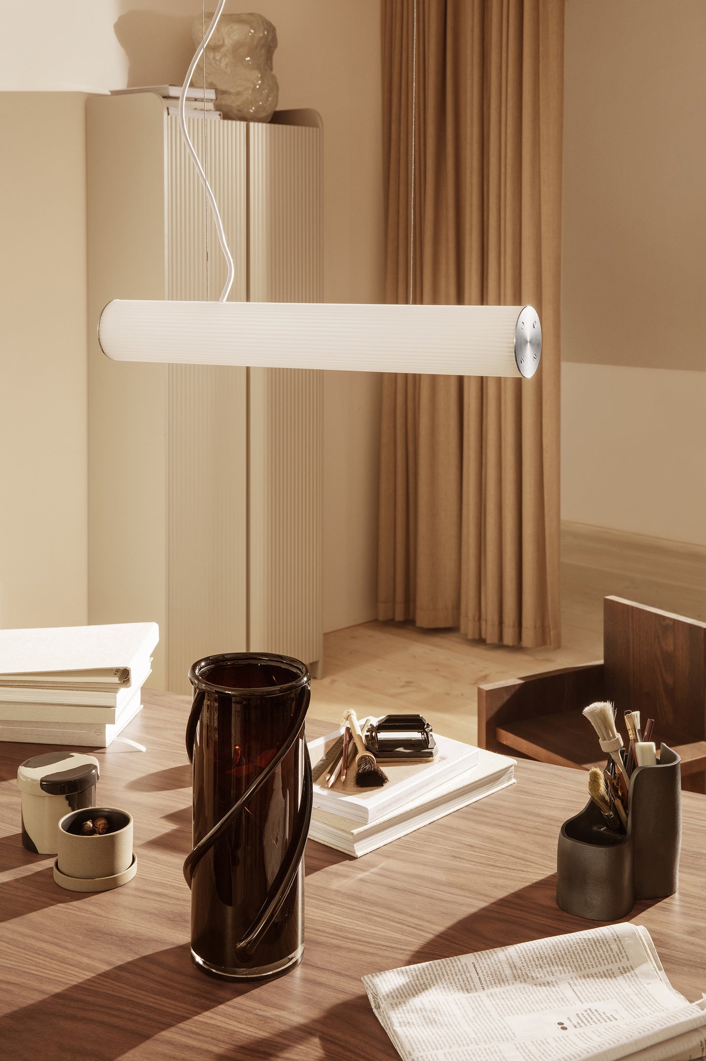 Ferm Living Yama kynäteline musta