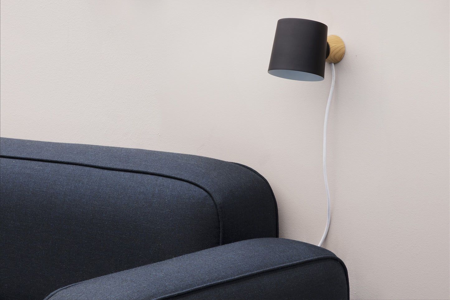 Normann Copenhagen Rise seinävalaisin musta