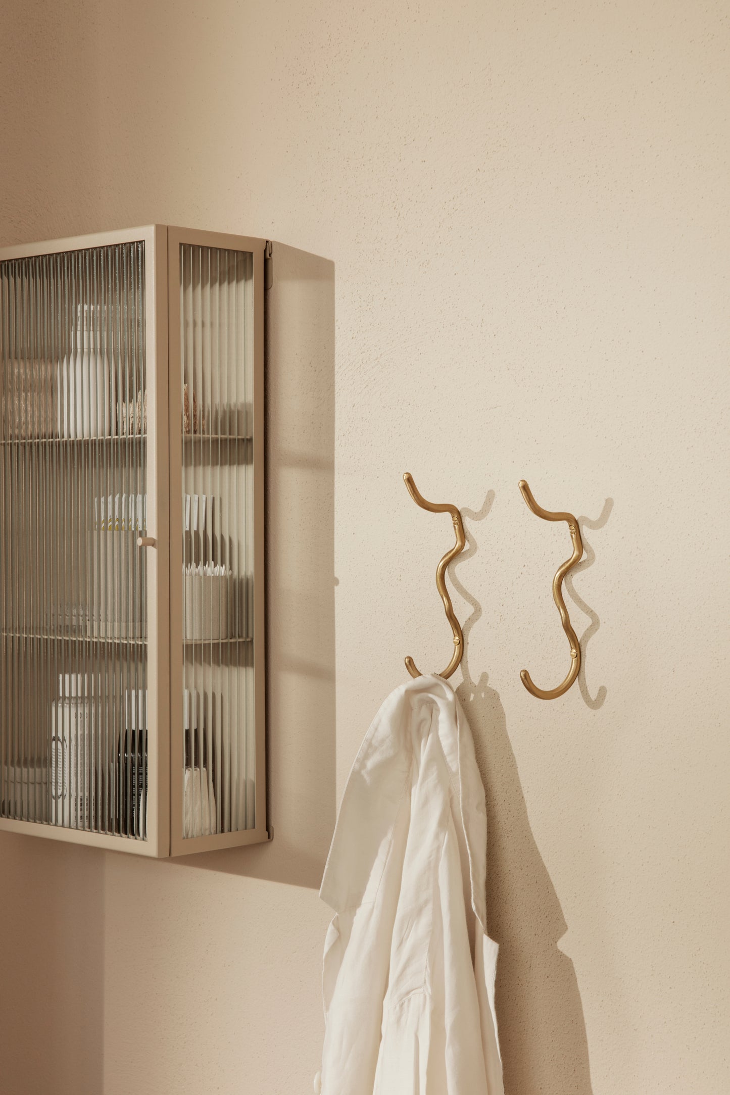 Ferm Living Curvature koukku messinki