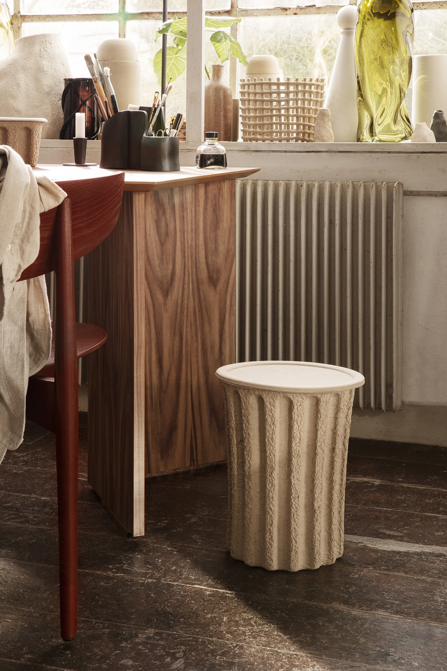 Ferm Living Yama kynäteline musta