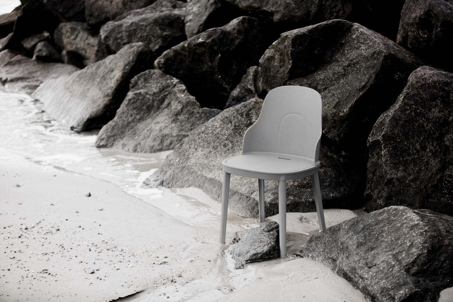 Normann Copenhagen Allez tuoli tummanharmaa