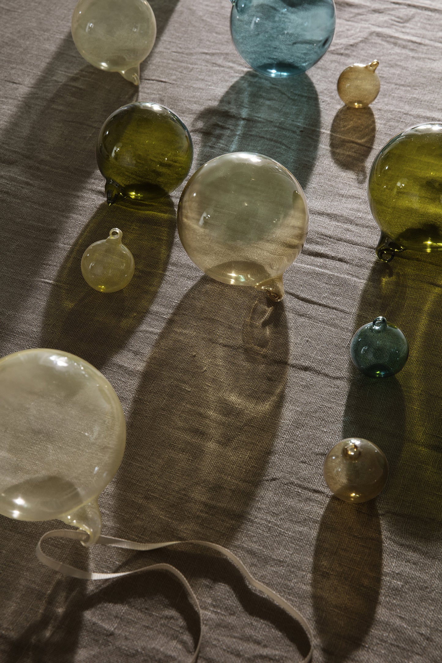 Ferm Living lasikoristeet L 4kpl tumma