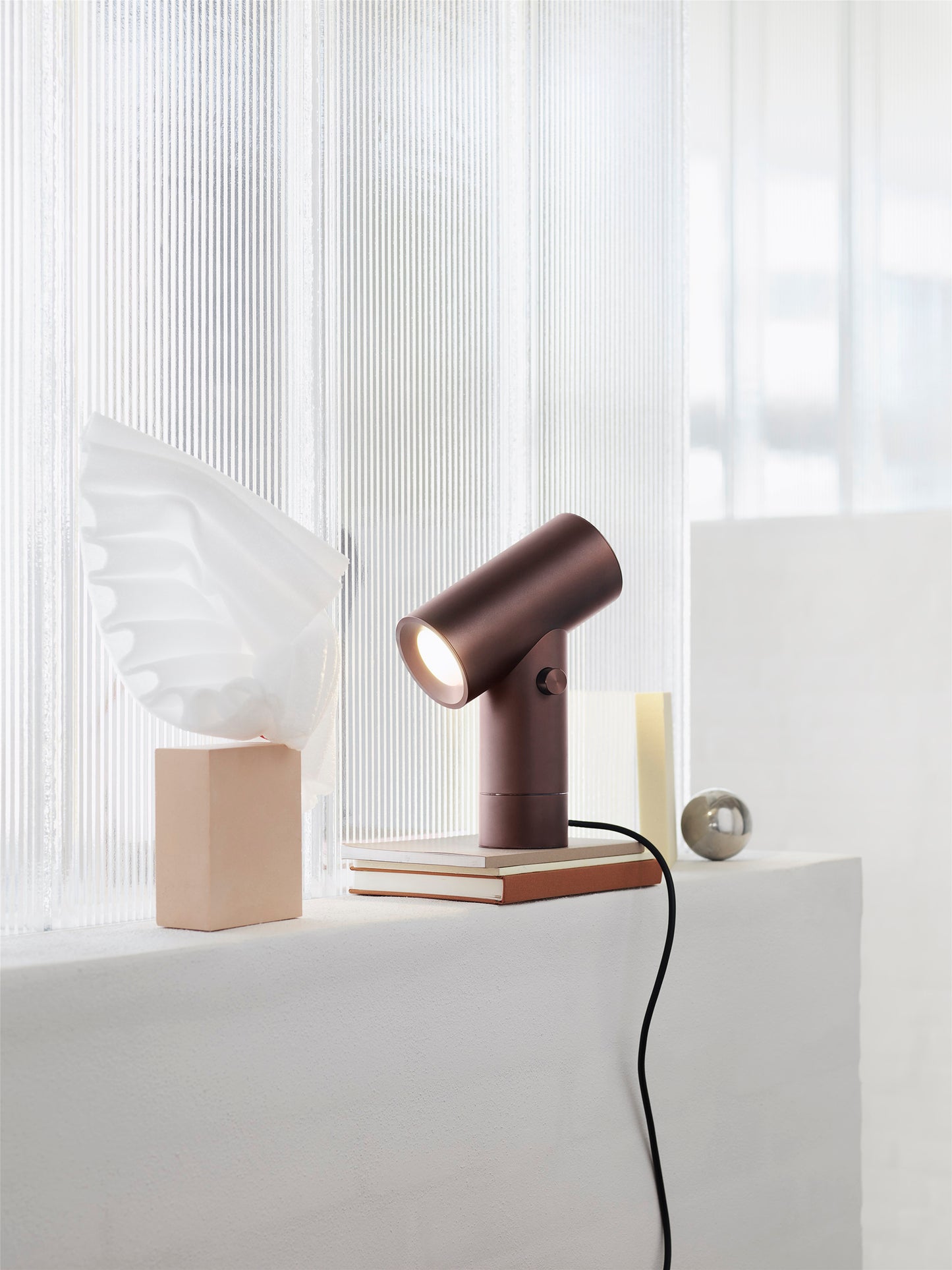 Muuto Beam pöytävalaisin tummanpunainen