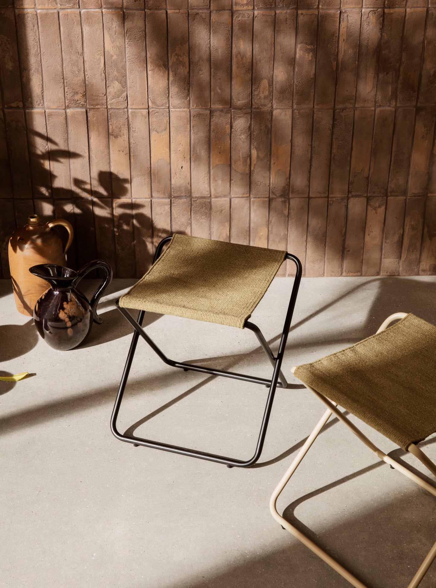 Ferm Living Desert jakkara musta/olive