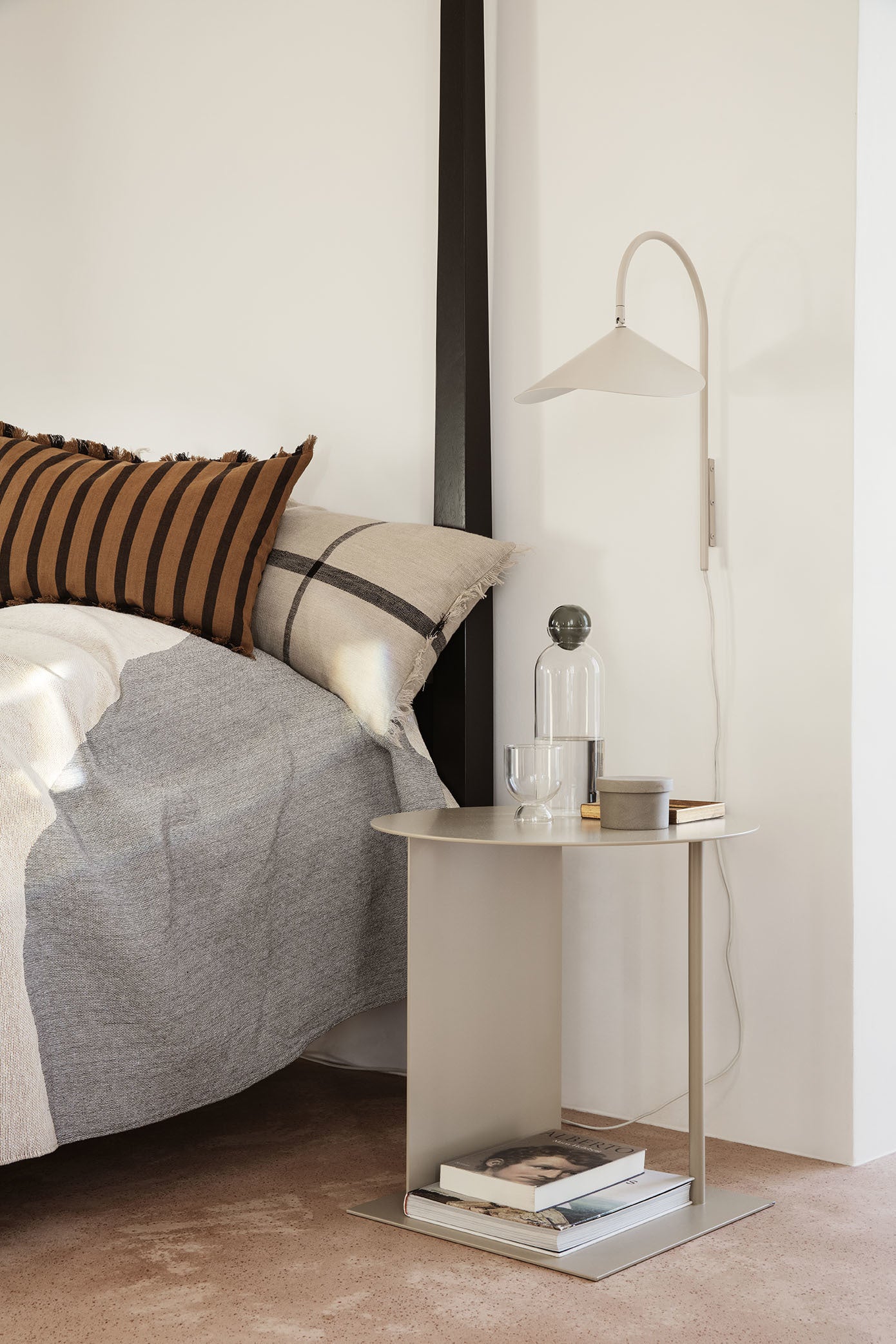 Ferm Living Arum seinävalaisin cashmere