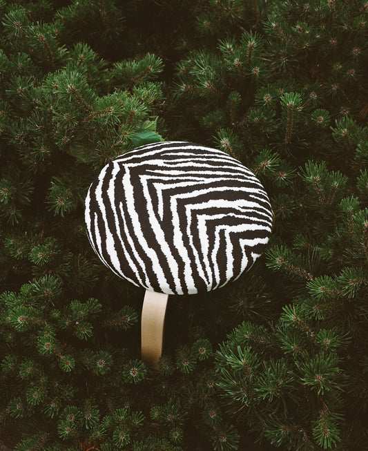 Artek 60 jakkara Zebra-verhoilu musta