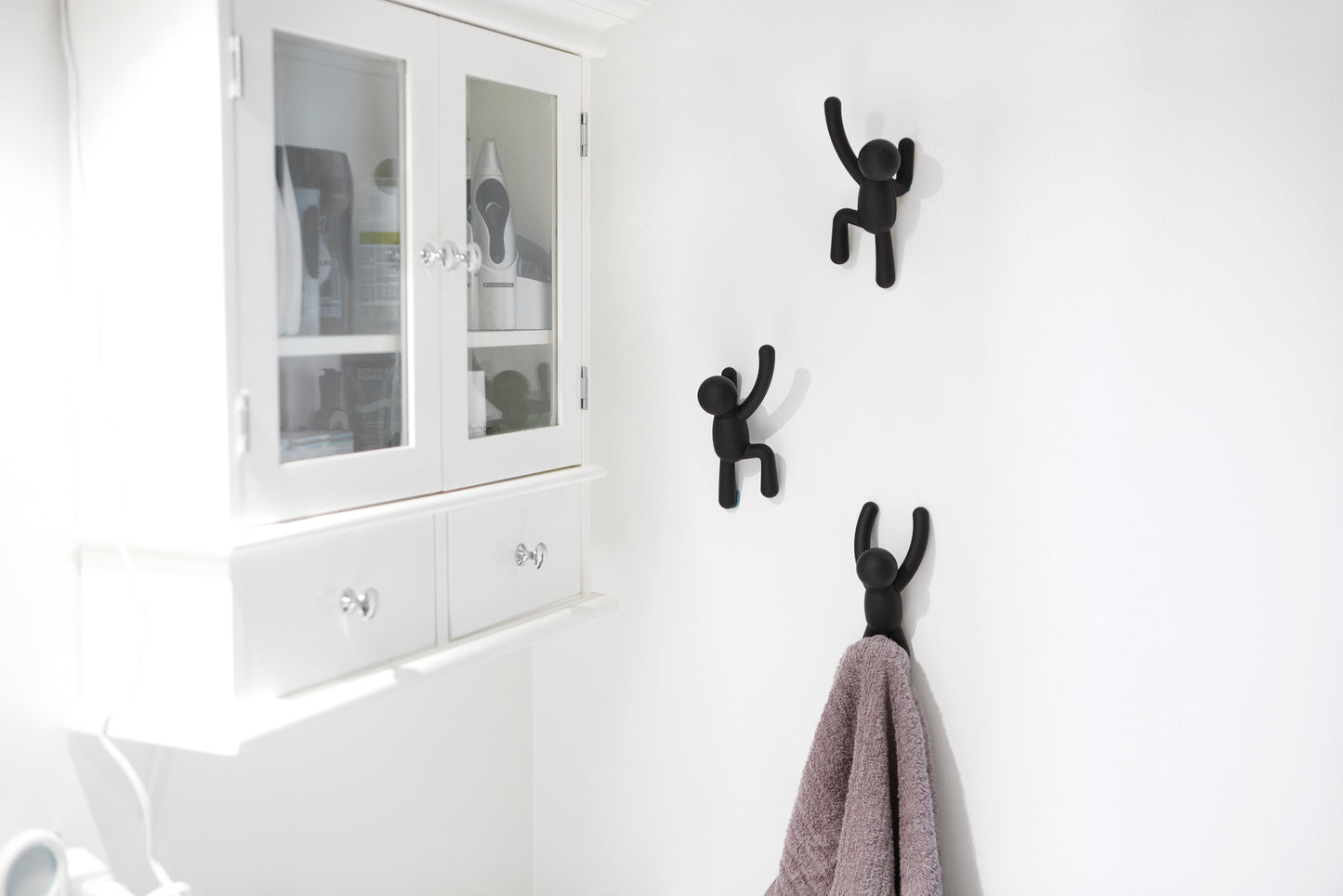 Umbra Buddy Hooks naulakko musta