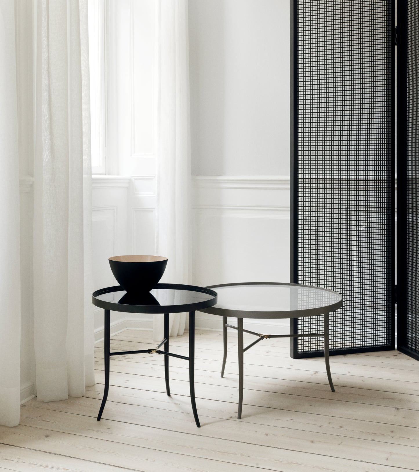 Normann Copenhagen Lug pöytä iso harmaa