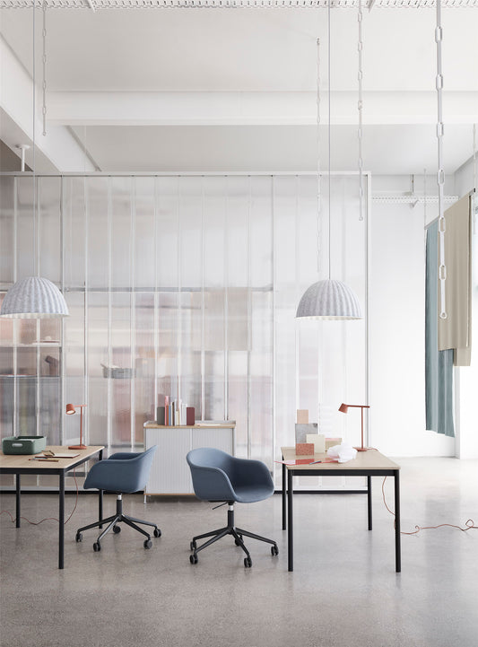 Muuto Fiber tuoli käsinojilla, rullilla, Remix 183