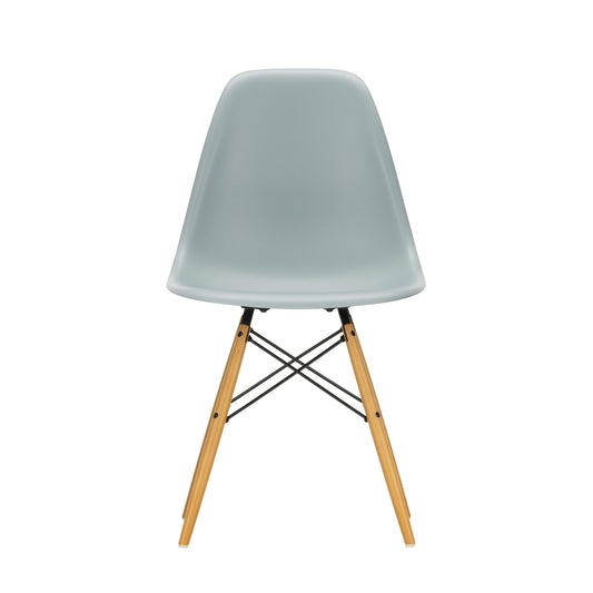 Vitra Eames DSW tuoli vaaleanharmaa/vaahtera