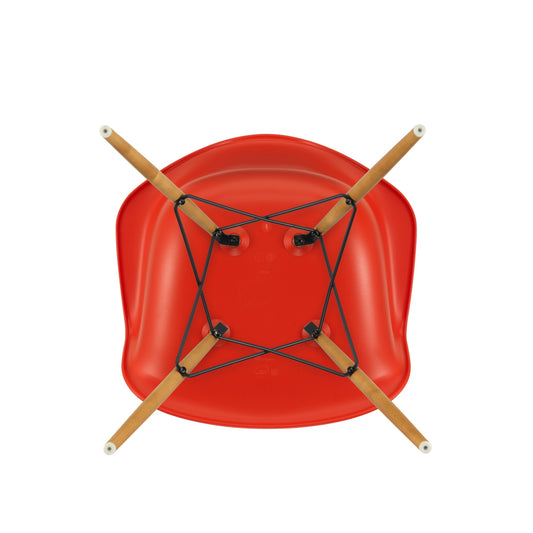 Vitra Eames DAW tuoli punainen/vaahtera