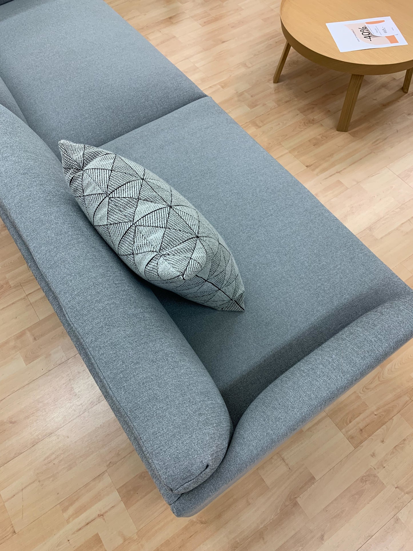 Muuto Outline 220cm sohva Vancouver kangasverhoilu (Myymälämalli)