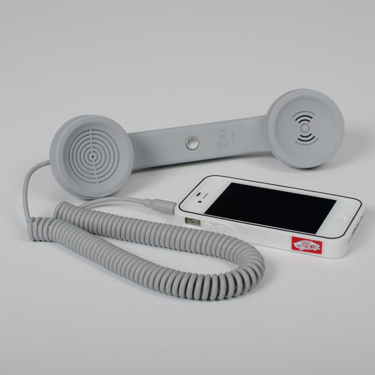 POP Phone tummanharmaa (kuvassa vaaleanharmaa)