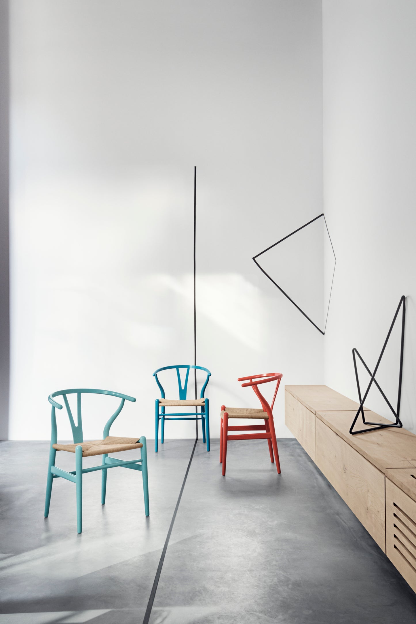 Carl Hansen & Søn CH24 Wishbone teräksensininen pyökki/luonnonväri
