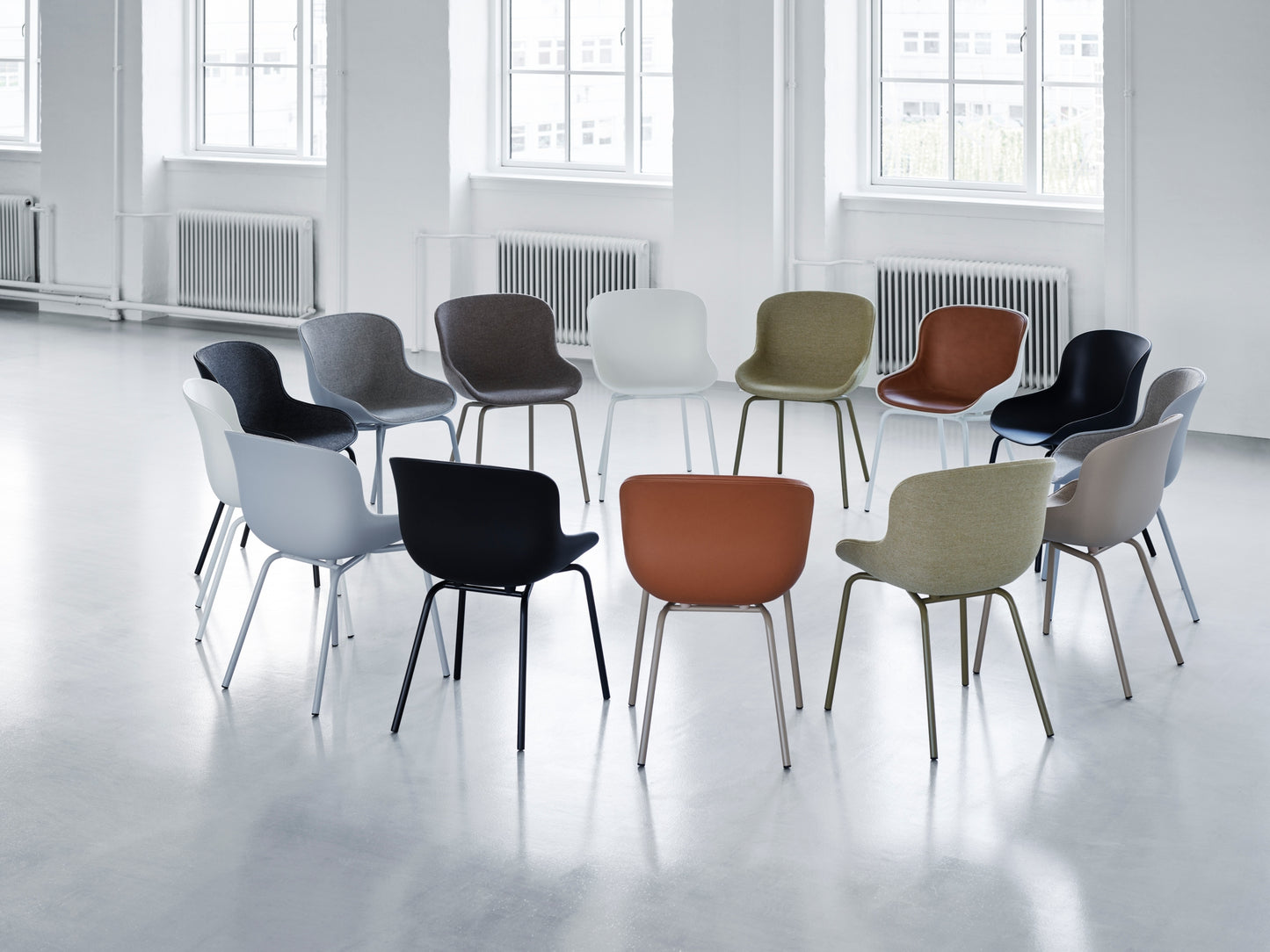 Normann Copenhagen Hyg tuoli musta