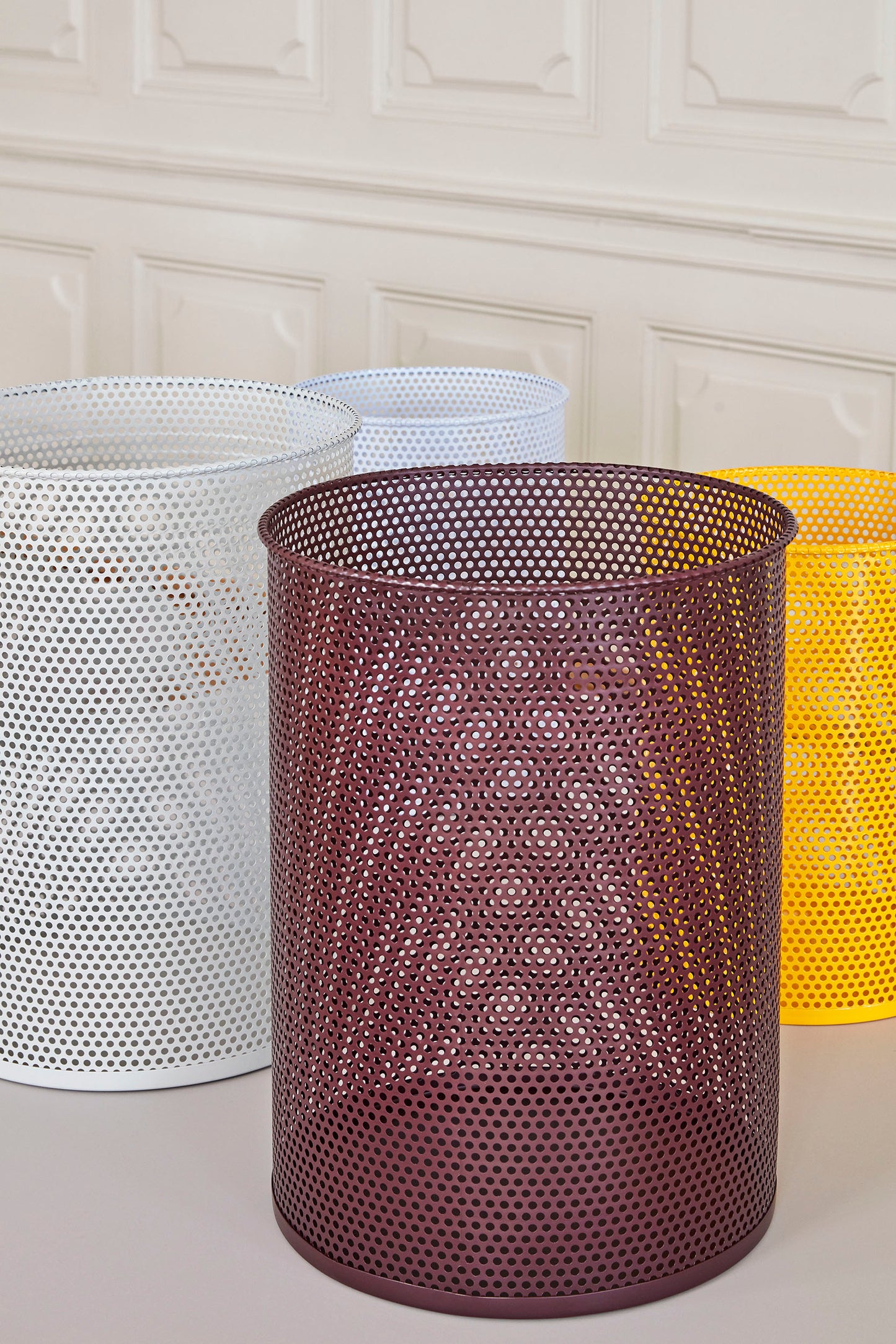 HAY Perforated Bin L vaaleanharmaa
