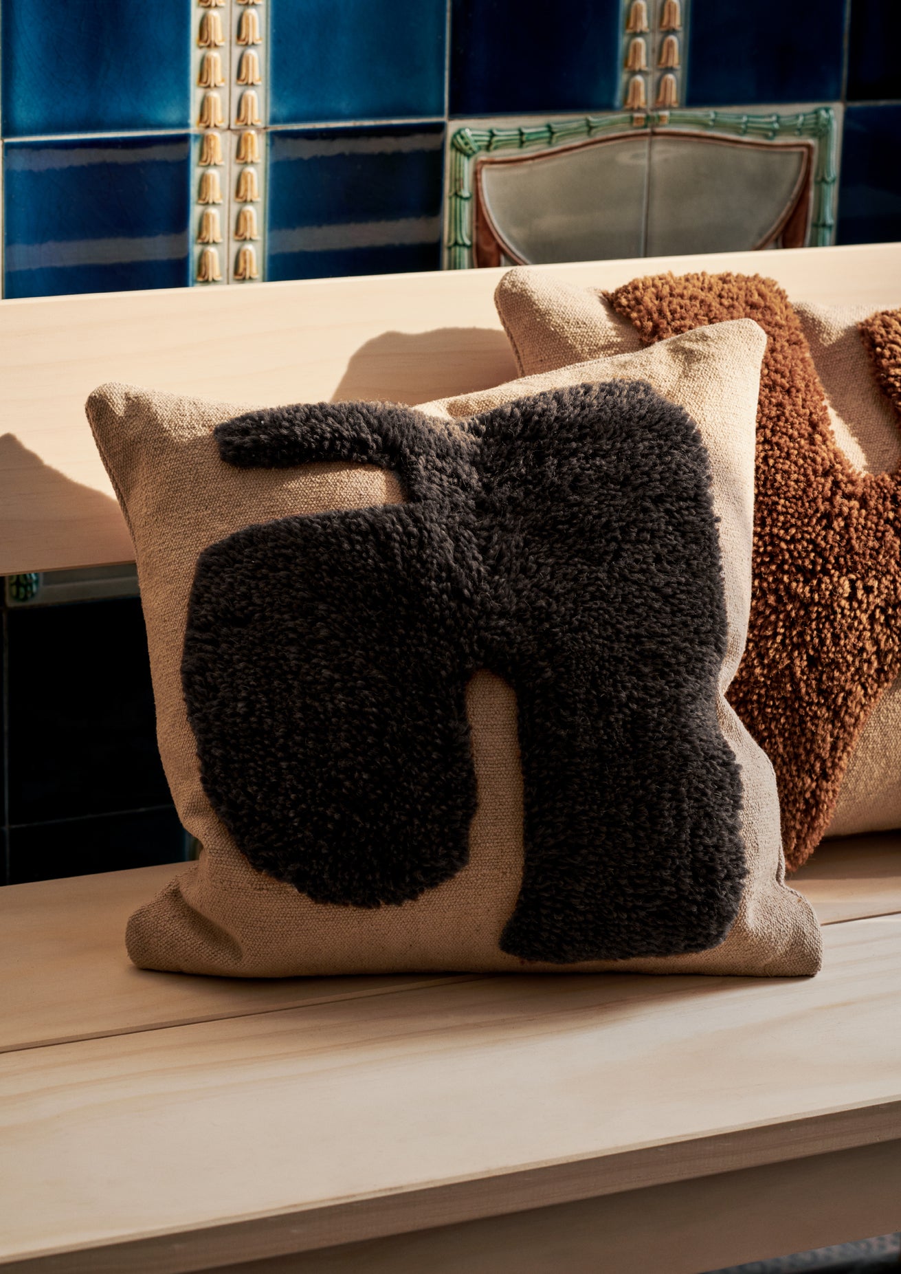 Ferm Living Lay tyyny 50x50 hiekka/tummanruskea