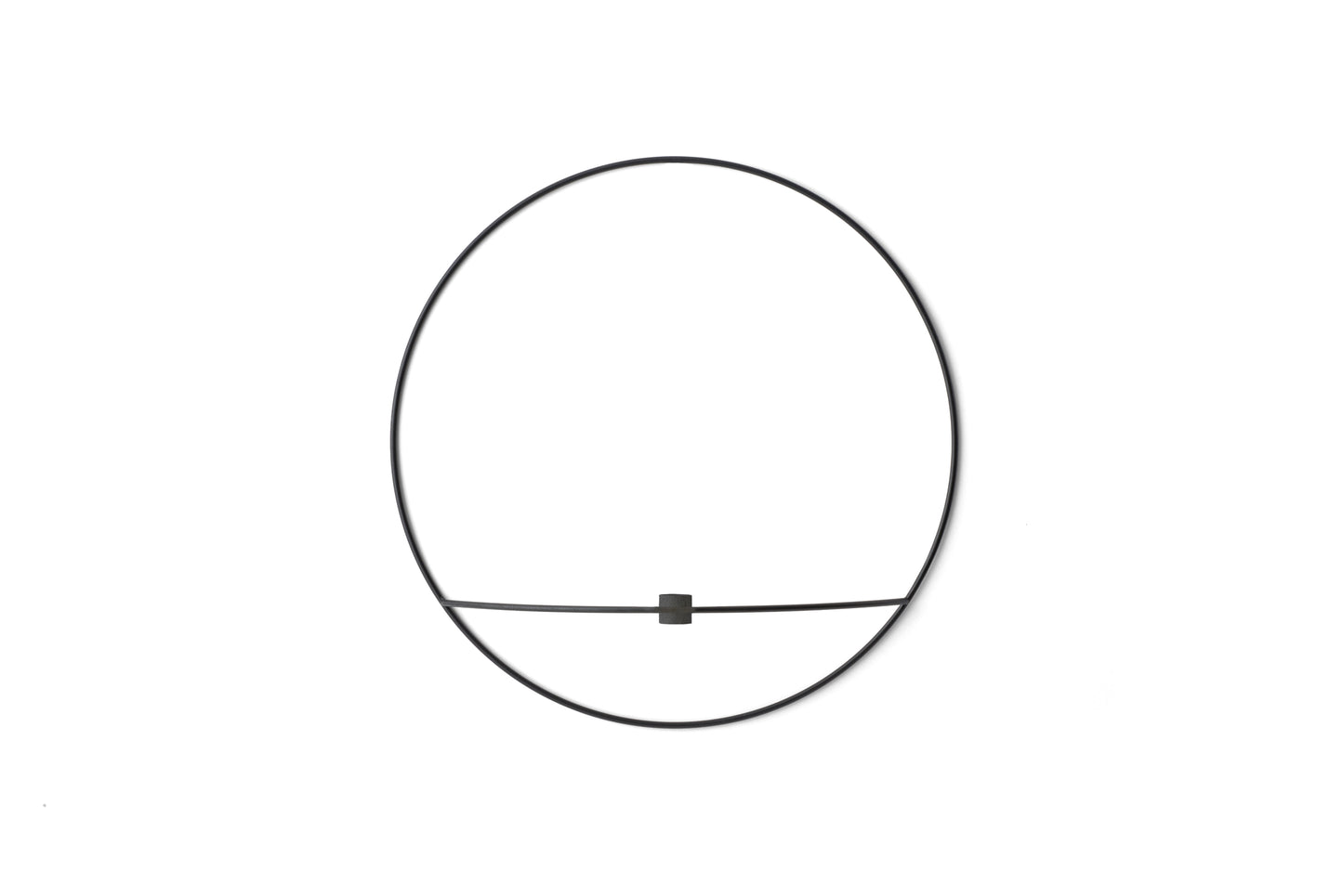 Menu POV Circle L seinäkynttelikkö musta