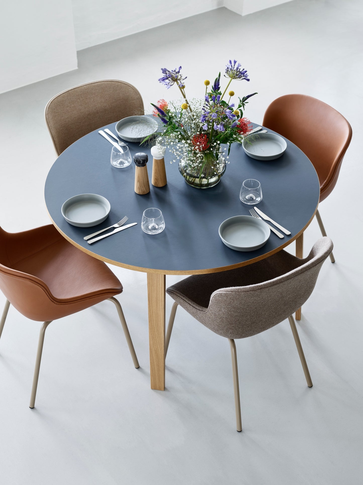 Normann Copenhagen Hyg tuoli musta