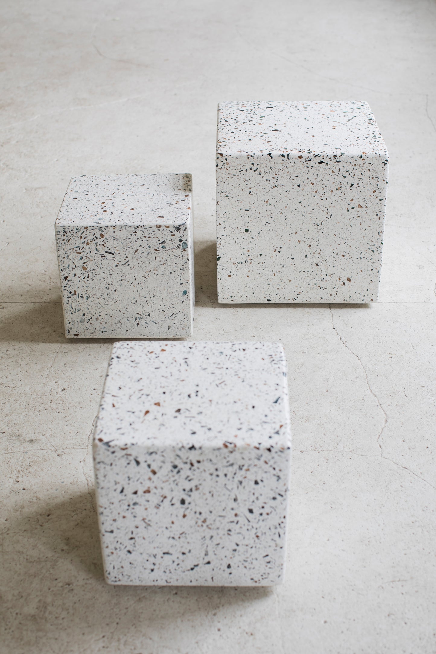 Serax Terrazzo sivupöytä 40x40 valkoinen
