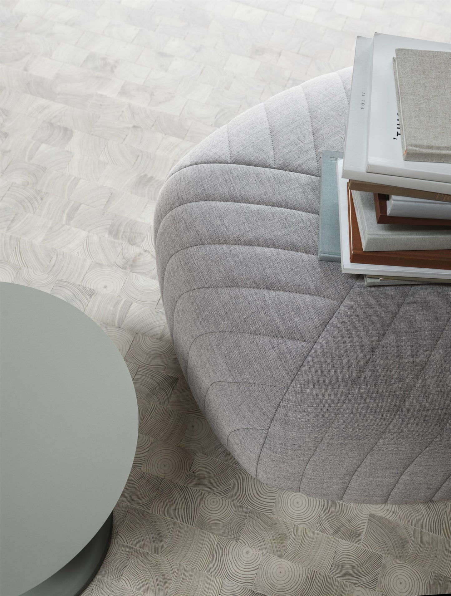 Muuto Five Pouf rahi vaaleanharmaa