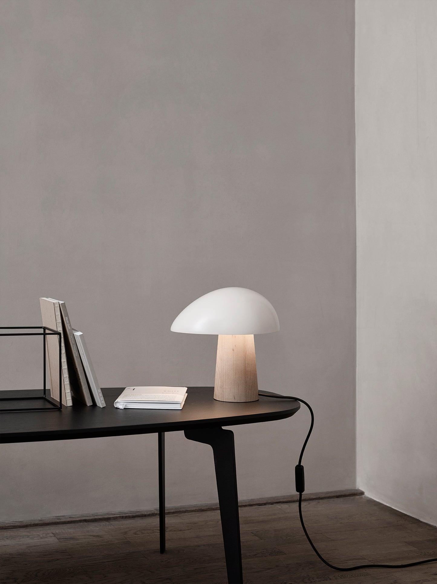Fritz Hansen Night Owl pöytävalaisin saarni Smokey white