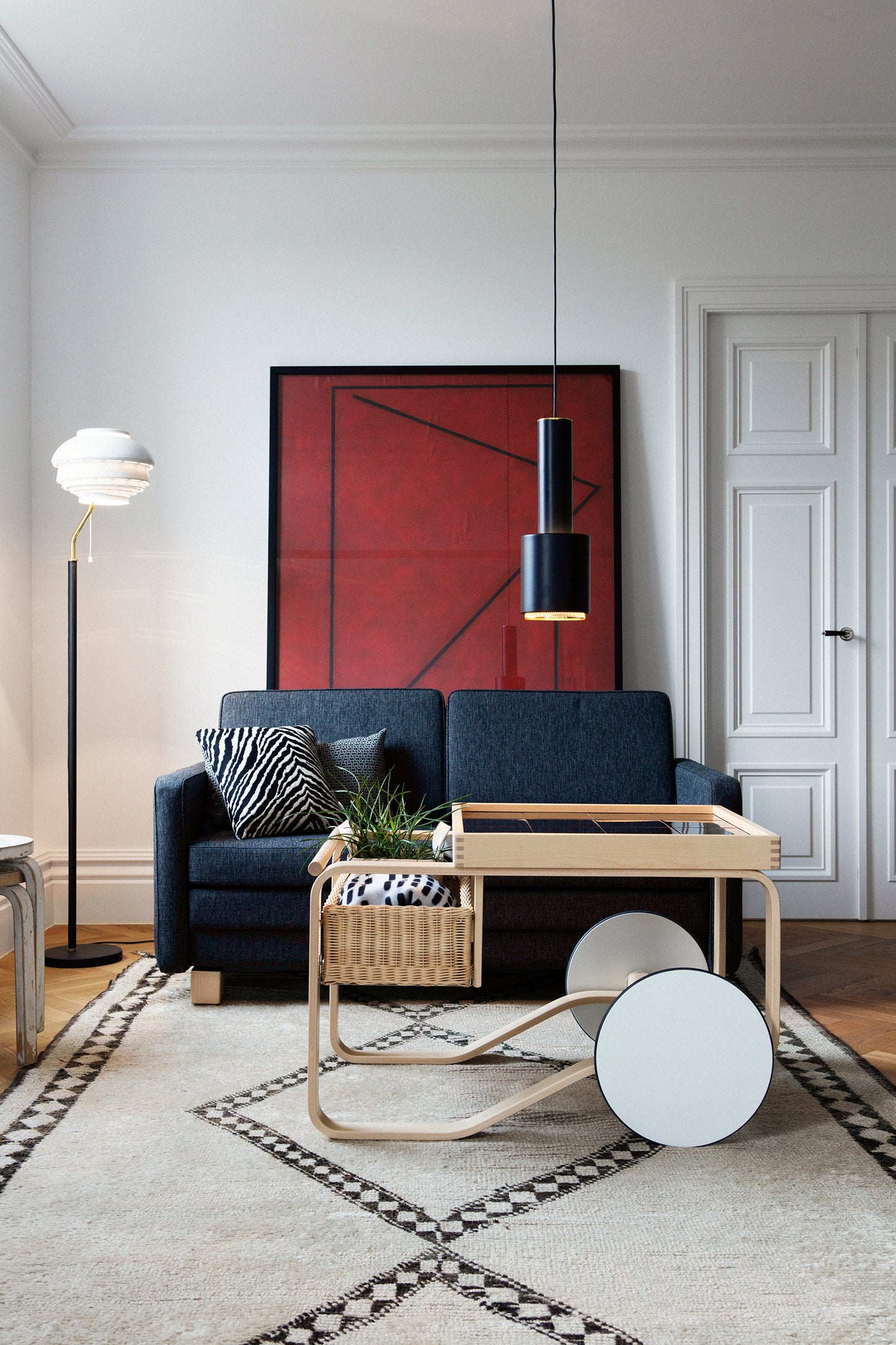 Artek A110 "Käsikranaatti" valaisin musta/messinki