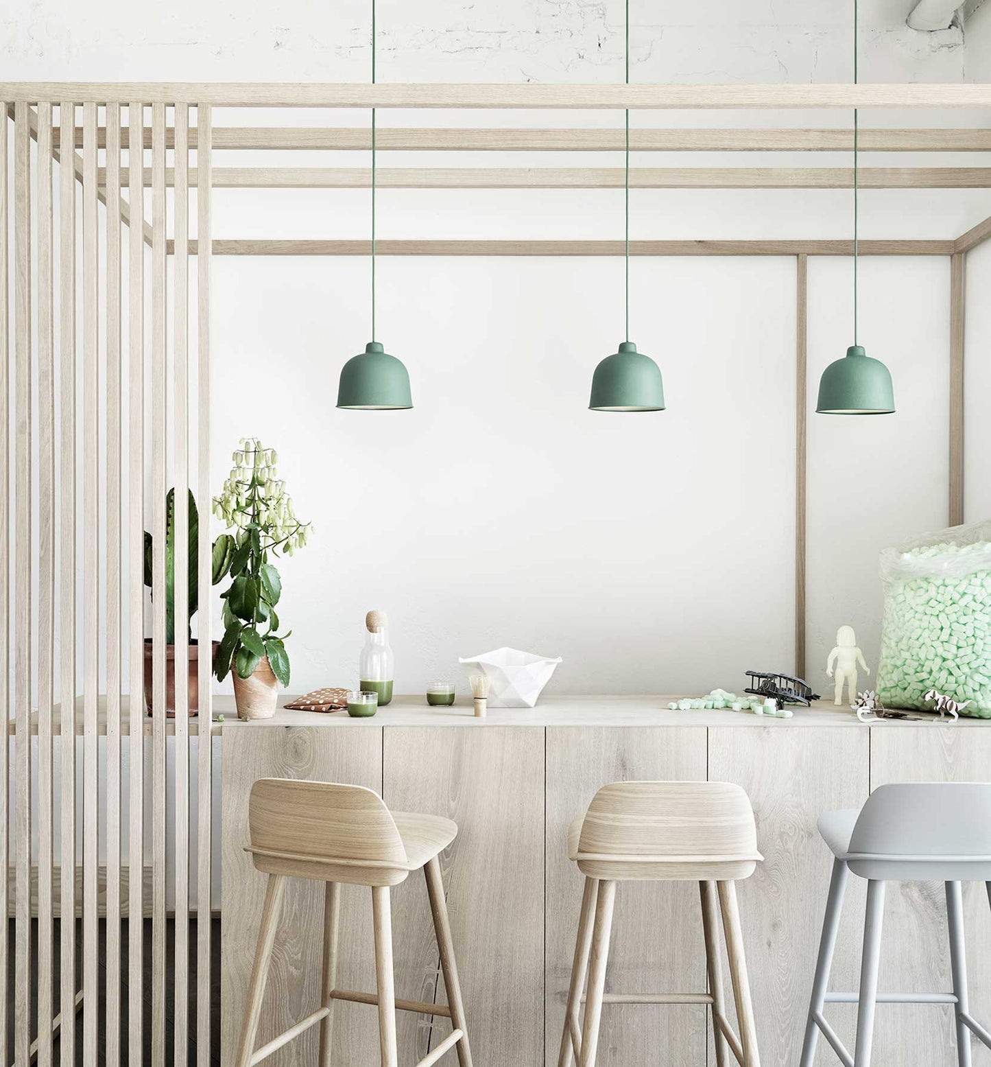 Muuto Grain riippuvalaisin musta