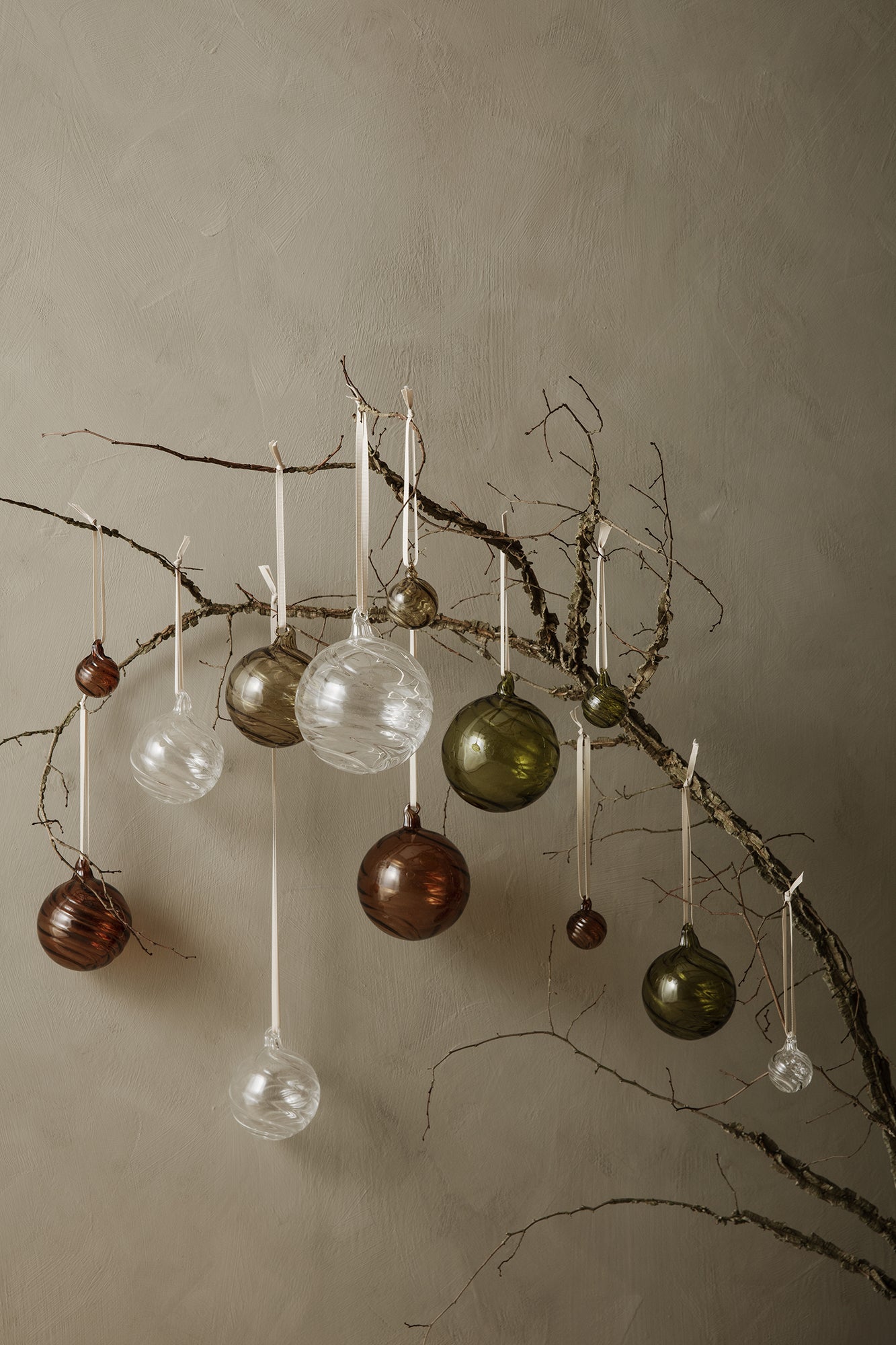 Ferm Living Twirl joulupallo L 4kpl