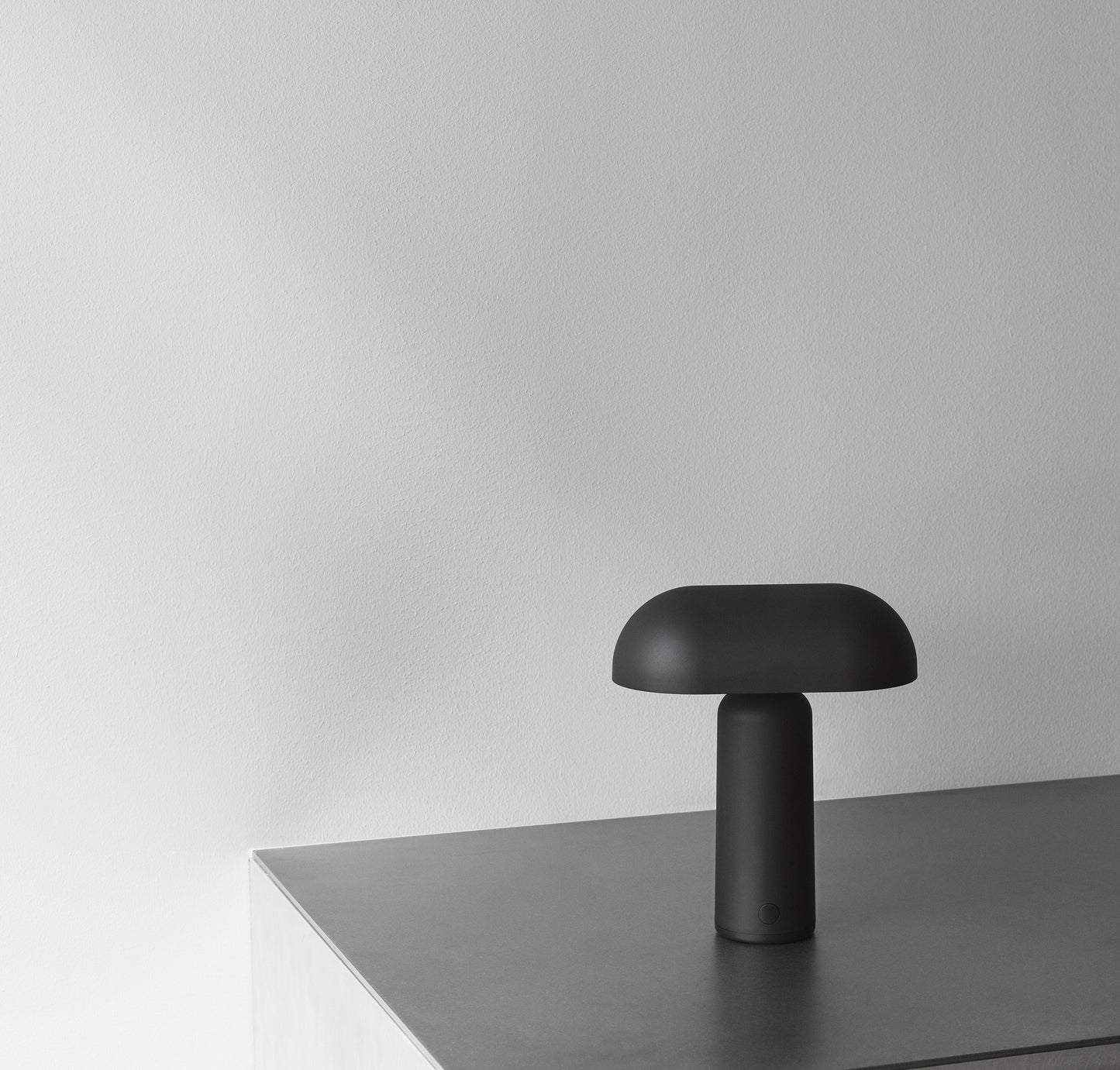 Normann Copenhagen Porta pöytävalaisin musta