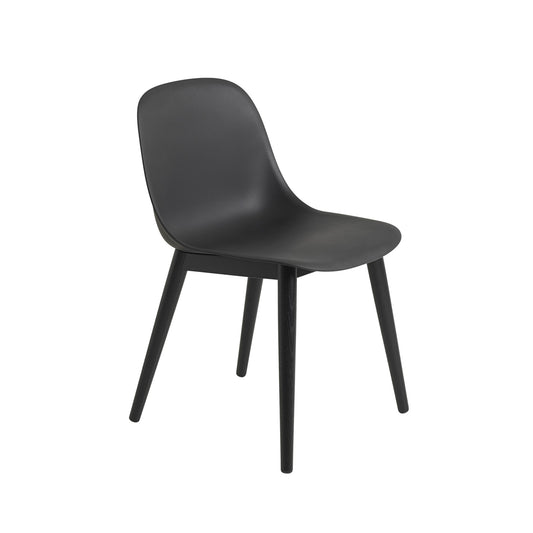 Muuto Fiber tuoli, tammijalat, musta