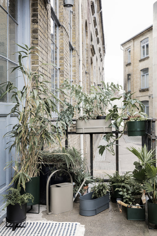 Ferm Living Bau Balcony Box lämmin harmaa