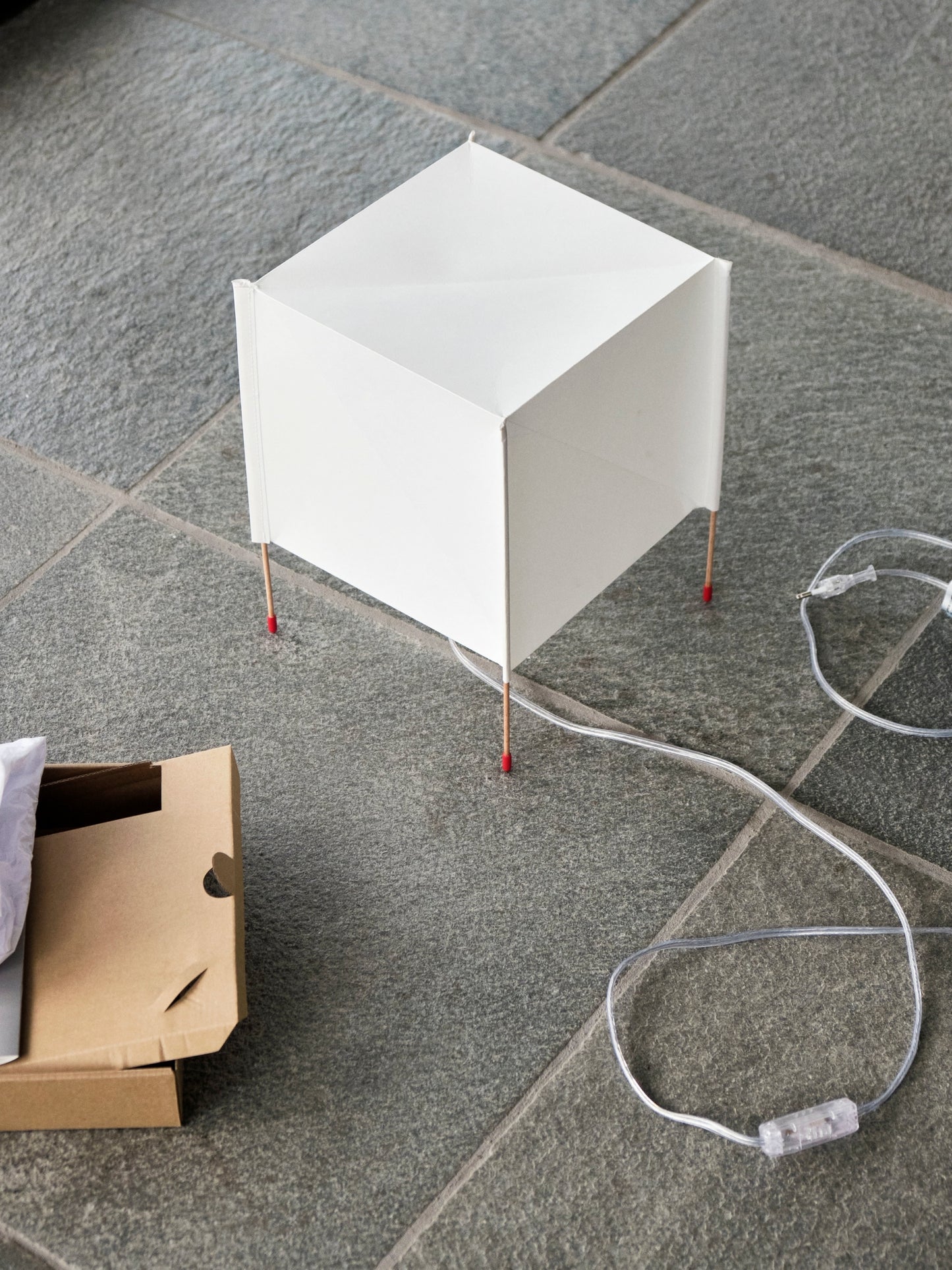 HAY Paper Cube pöytävalaisin