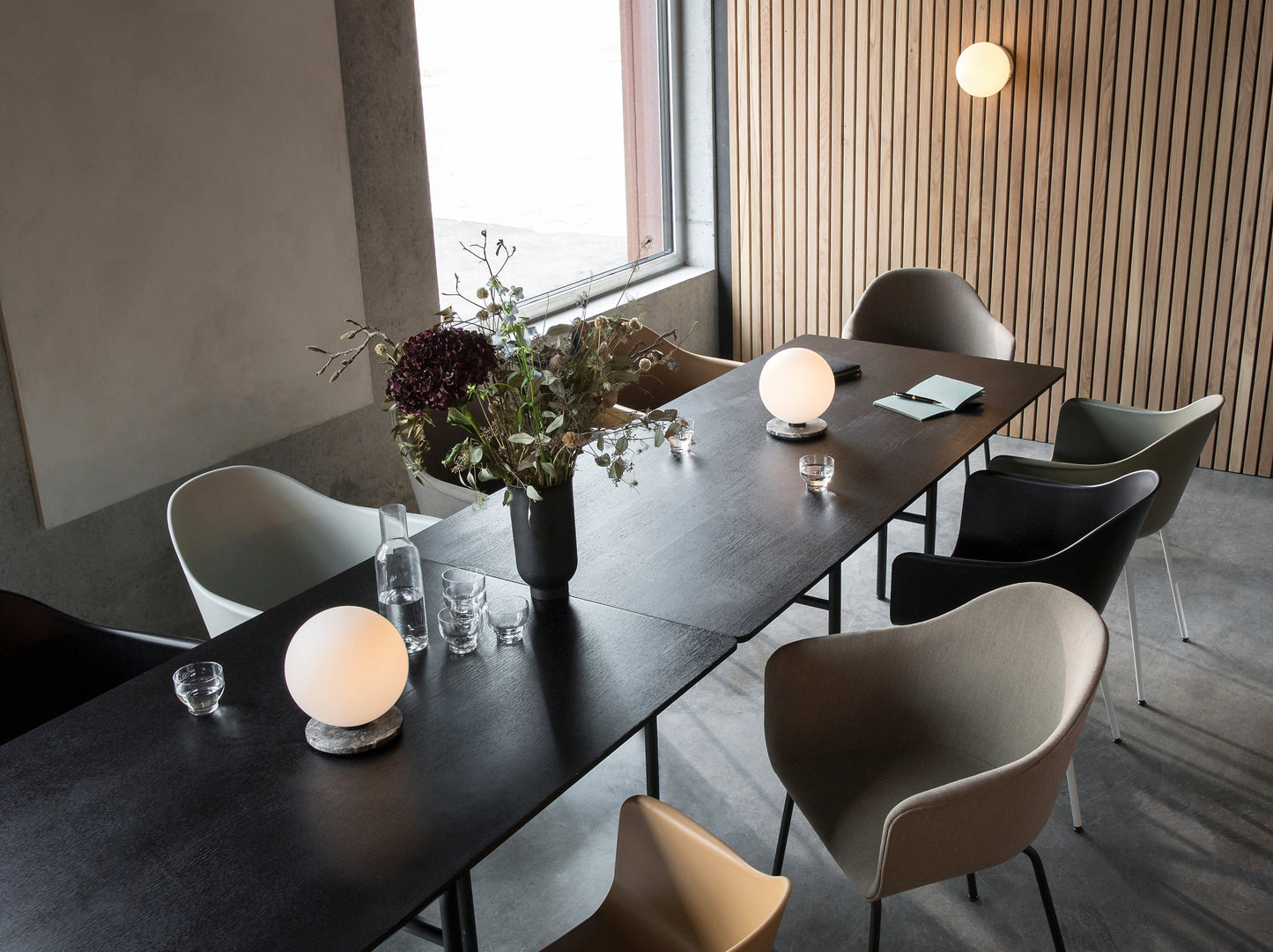 Menu Snaregade pöytä 200x90 musta tammi