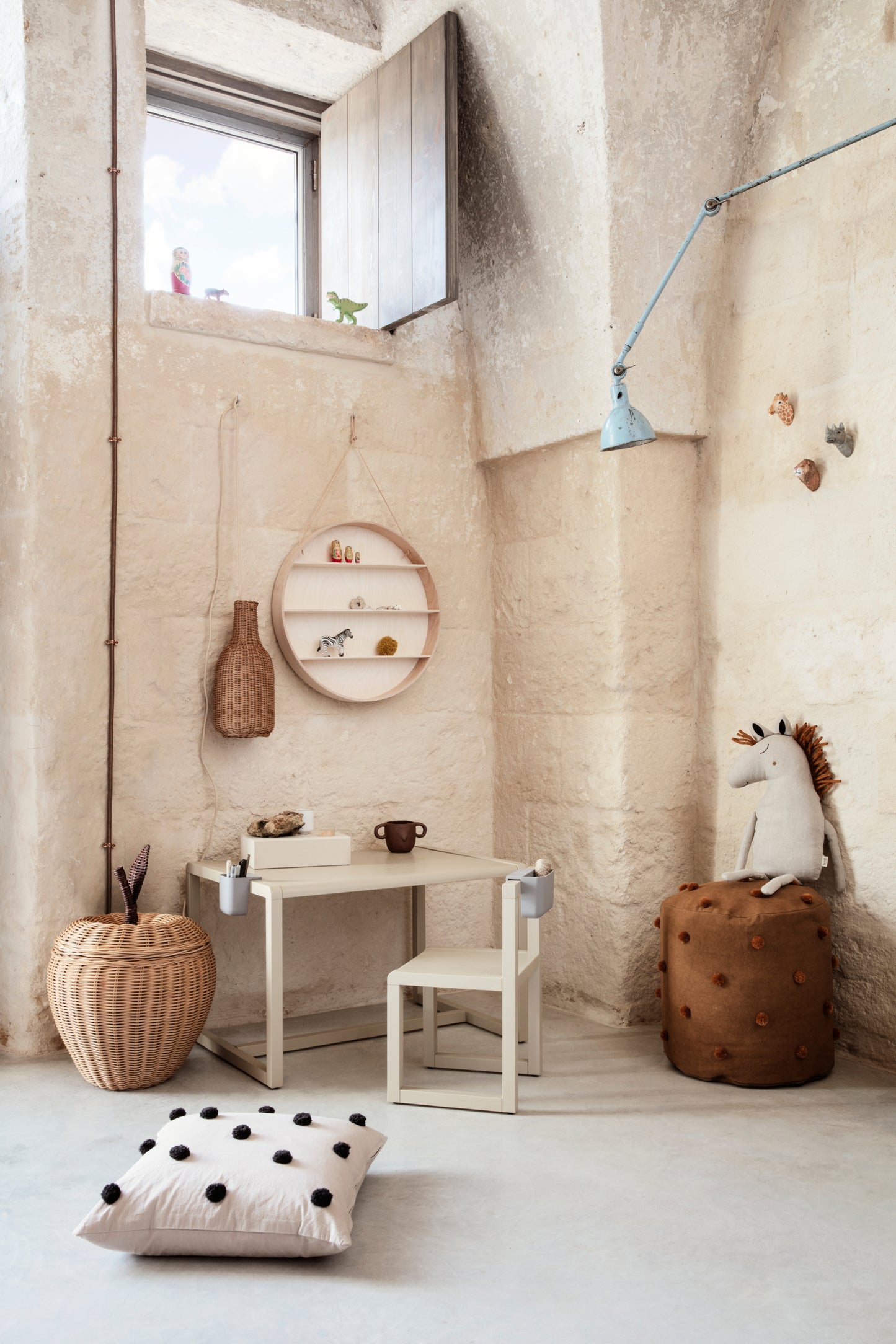 Ferm Living punottu Bottle varjostin rottinki