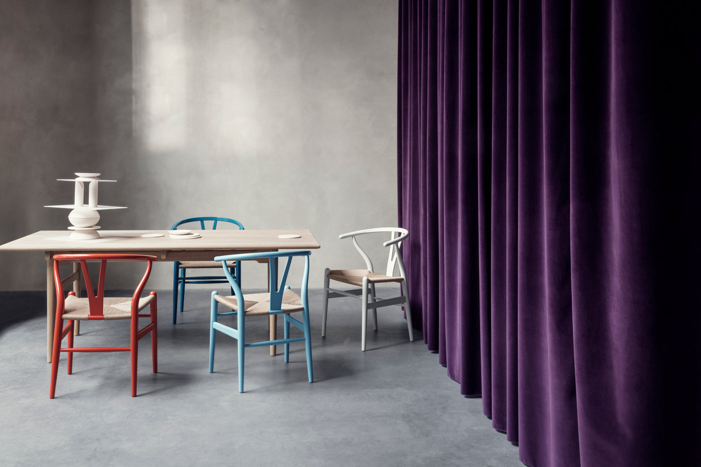 Carl Hansen & Søn CH24 Wishbone teräksensininen pyökki/luonnonväri