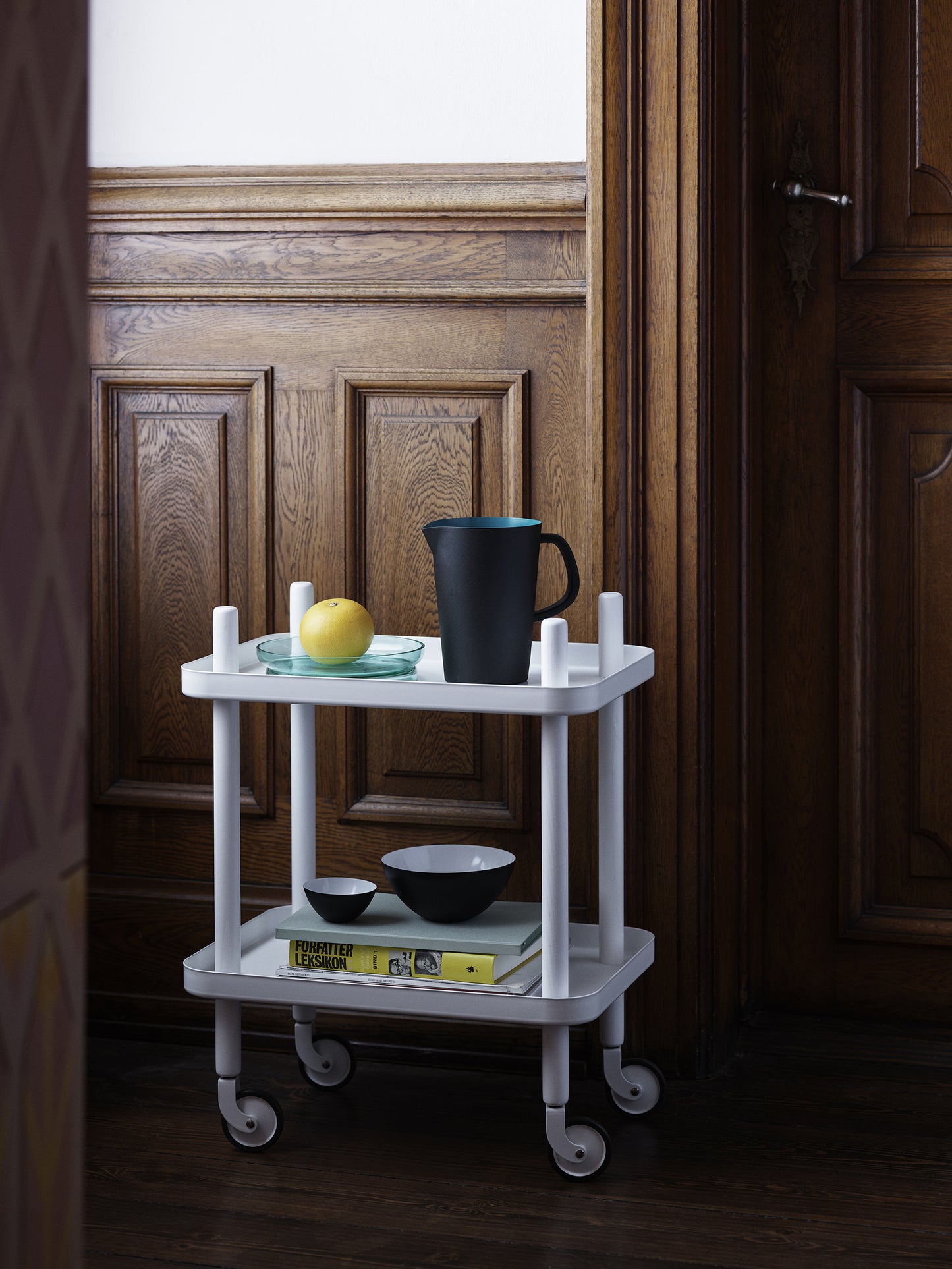 Normann Copenhagen Block tarjoiluvaunu kokovalkoinen