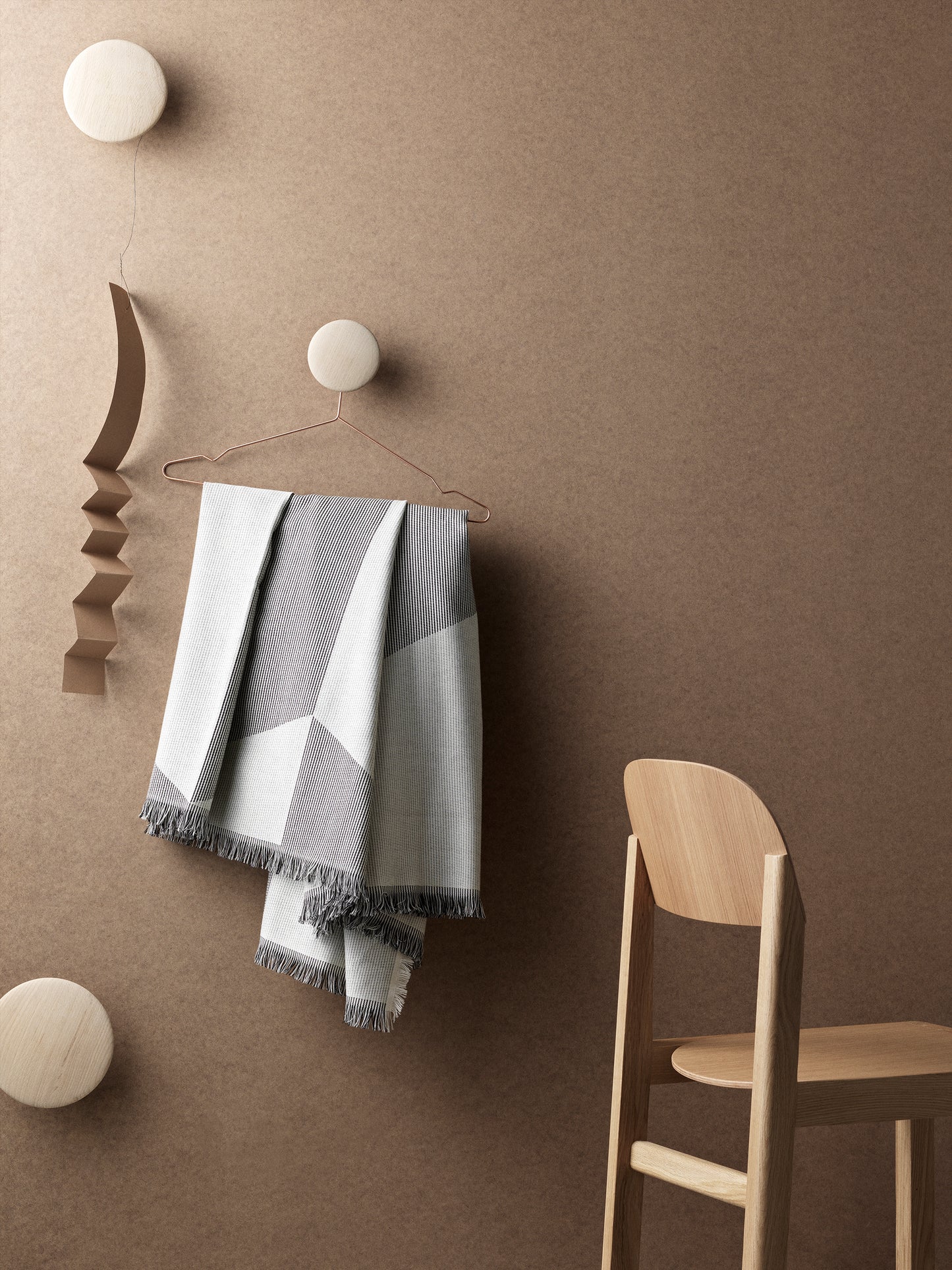 Muuto Dots ripustin 5 kpl pähkinä