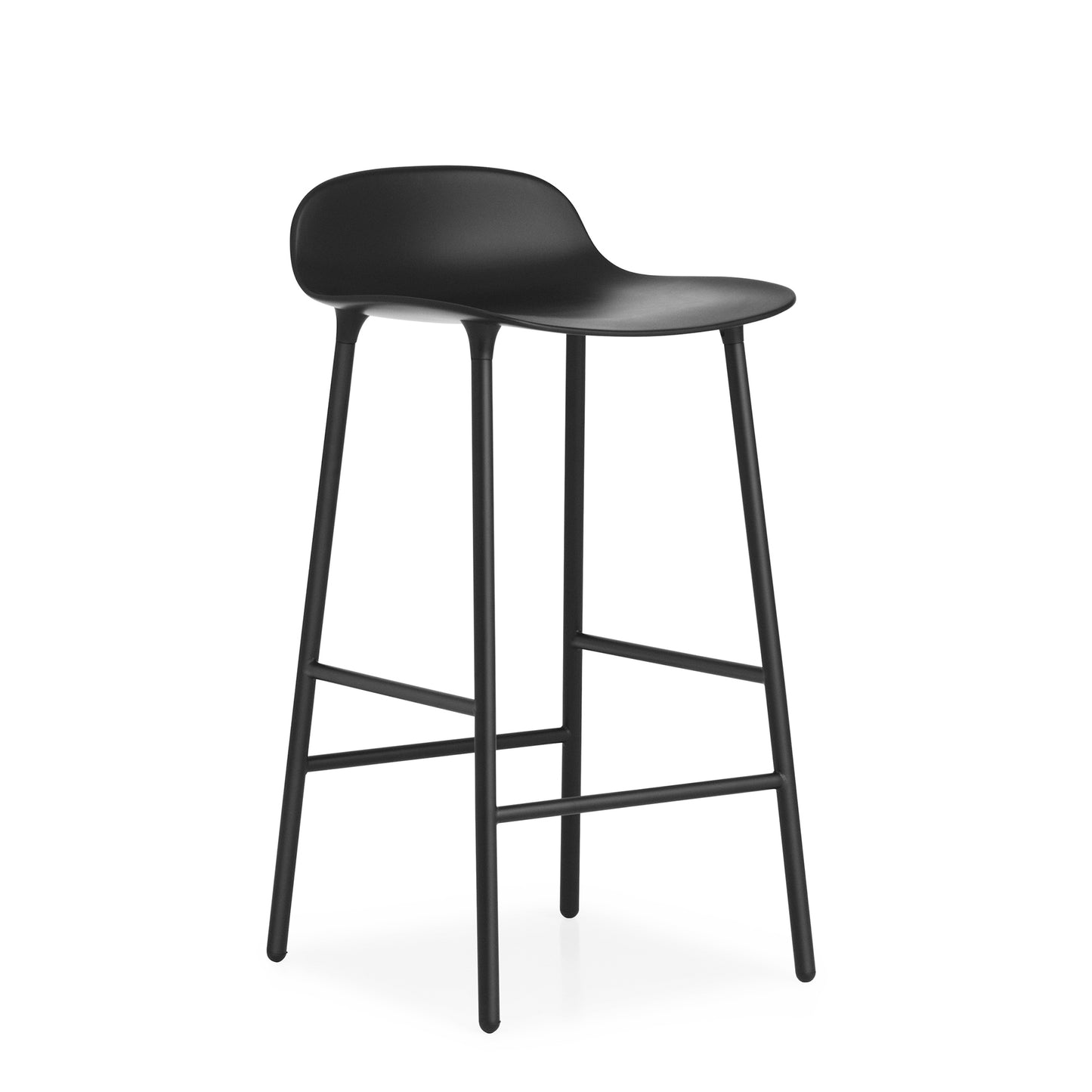 Normann Copenhagen Form baarituoli musta