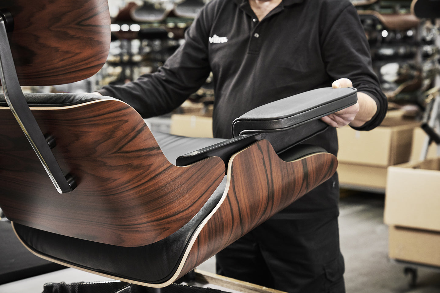 Vitra Eames Lounge Chair palisanteri/musta nahka