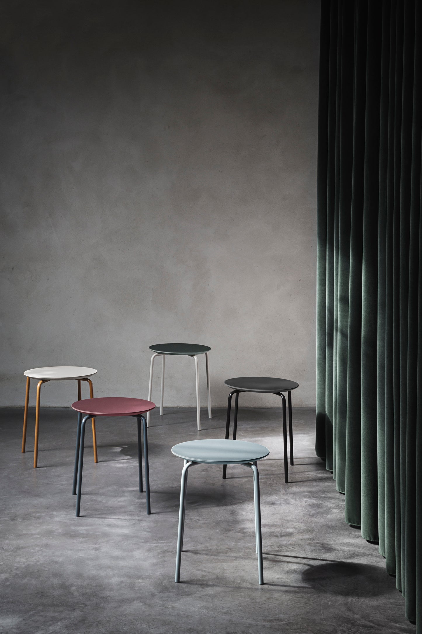 Ferm Living Herman jakkara musta