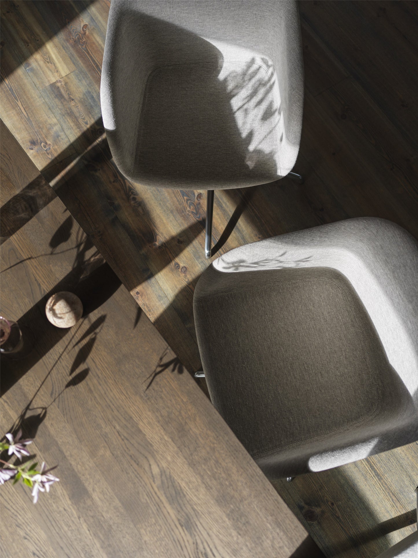 Muuto 70/70 pöytä 225x90 pähkinä/musta