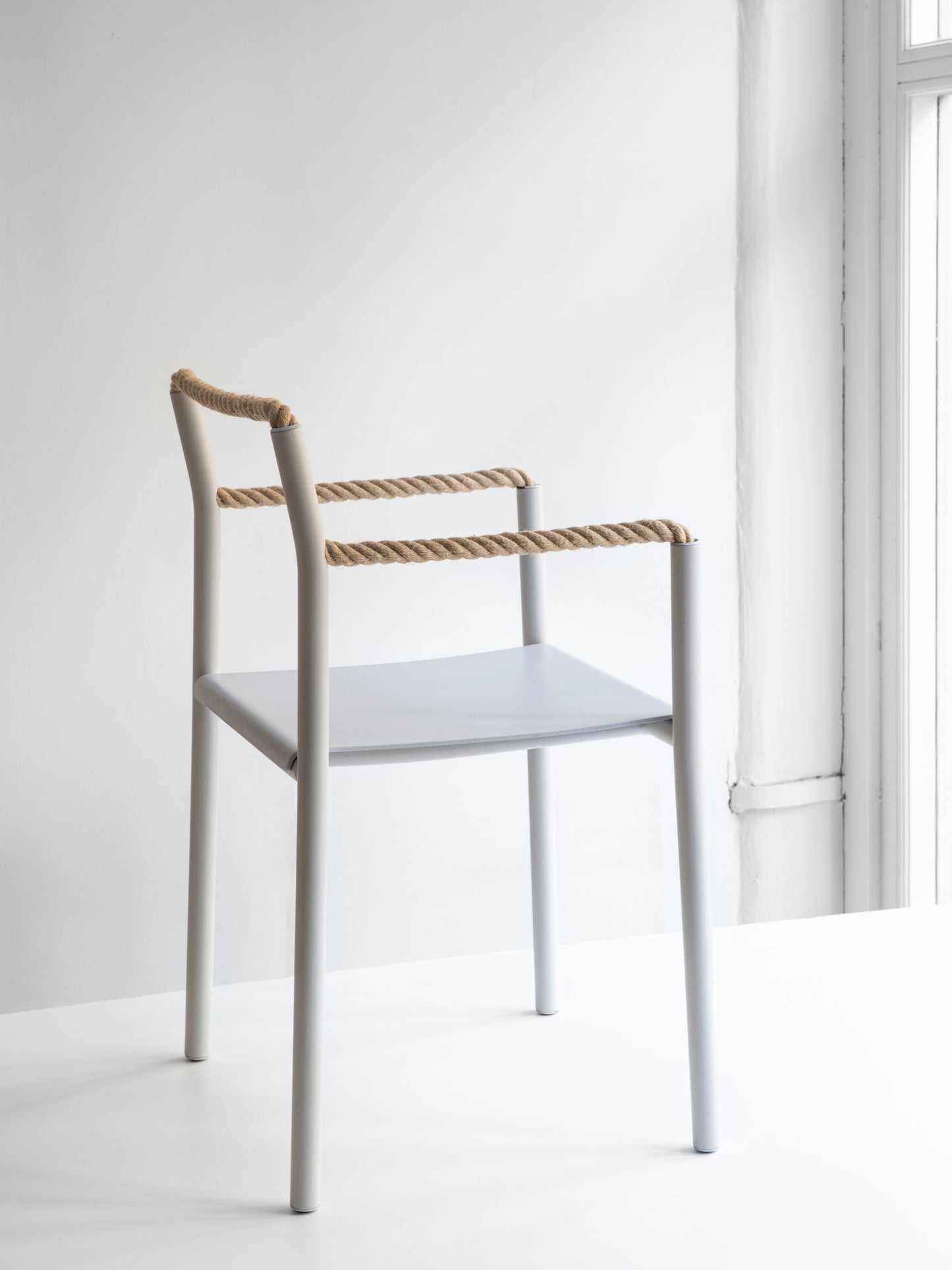 Artek Rope tuoli vaaleanharmaa