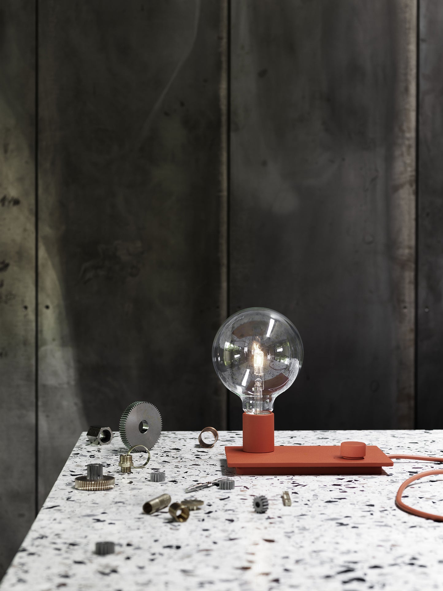 Muuto Control LED valaisin punainen